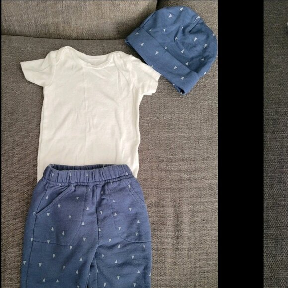 Infant 3-piece Outfit 6-9 Mos White Bodysuit, Blue Sweatpants, And Matching Hat - Picture 1 of 7